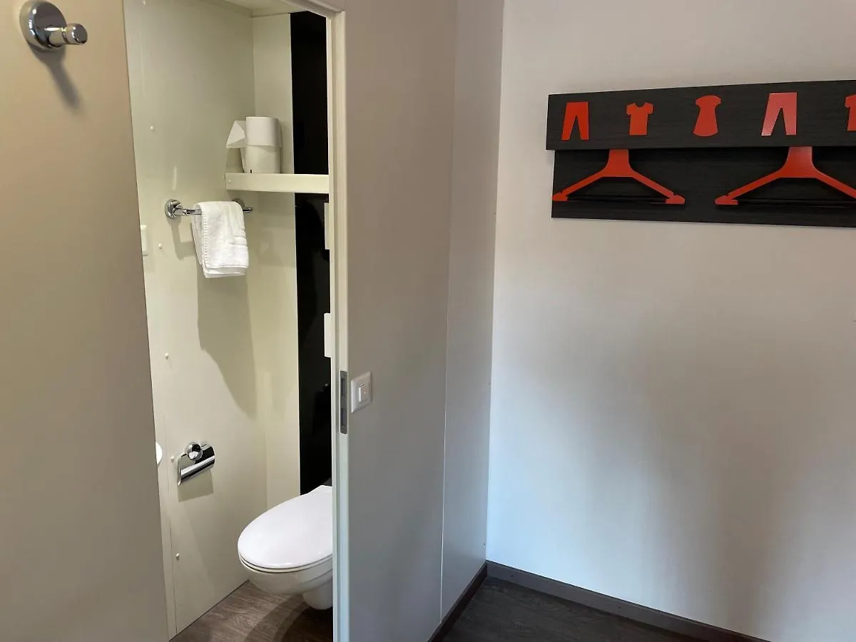 Easyhotel Zuerich Limmatplatz 2*, Curych